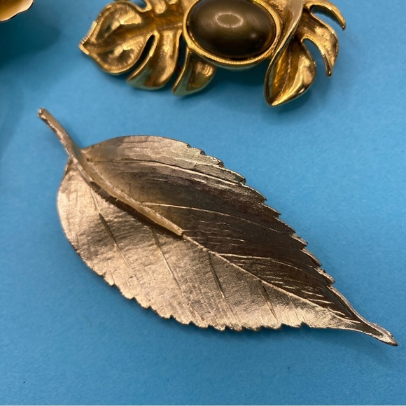 Vintage Brooch Bundle Gold Tone Large Pins Lot of 5 - Picture 5 of 9